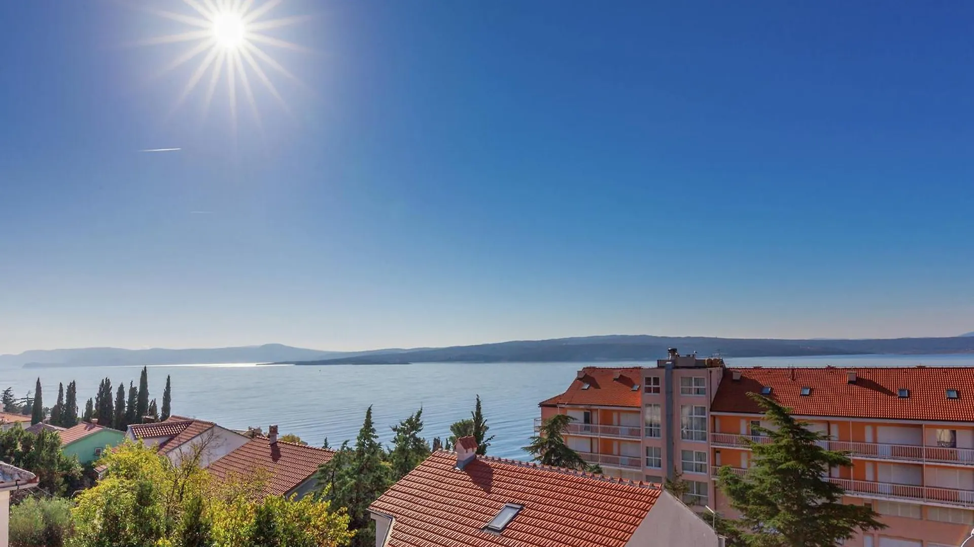 Modern Ground Floor Apartment , Cleaning Included Crikvenica